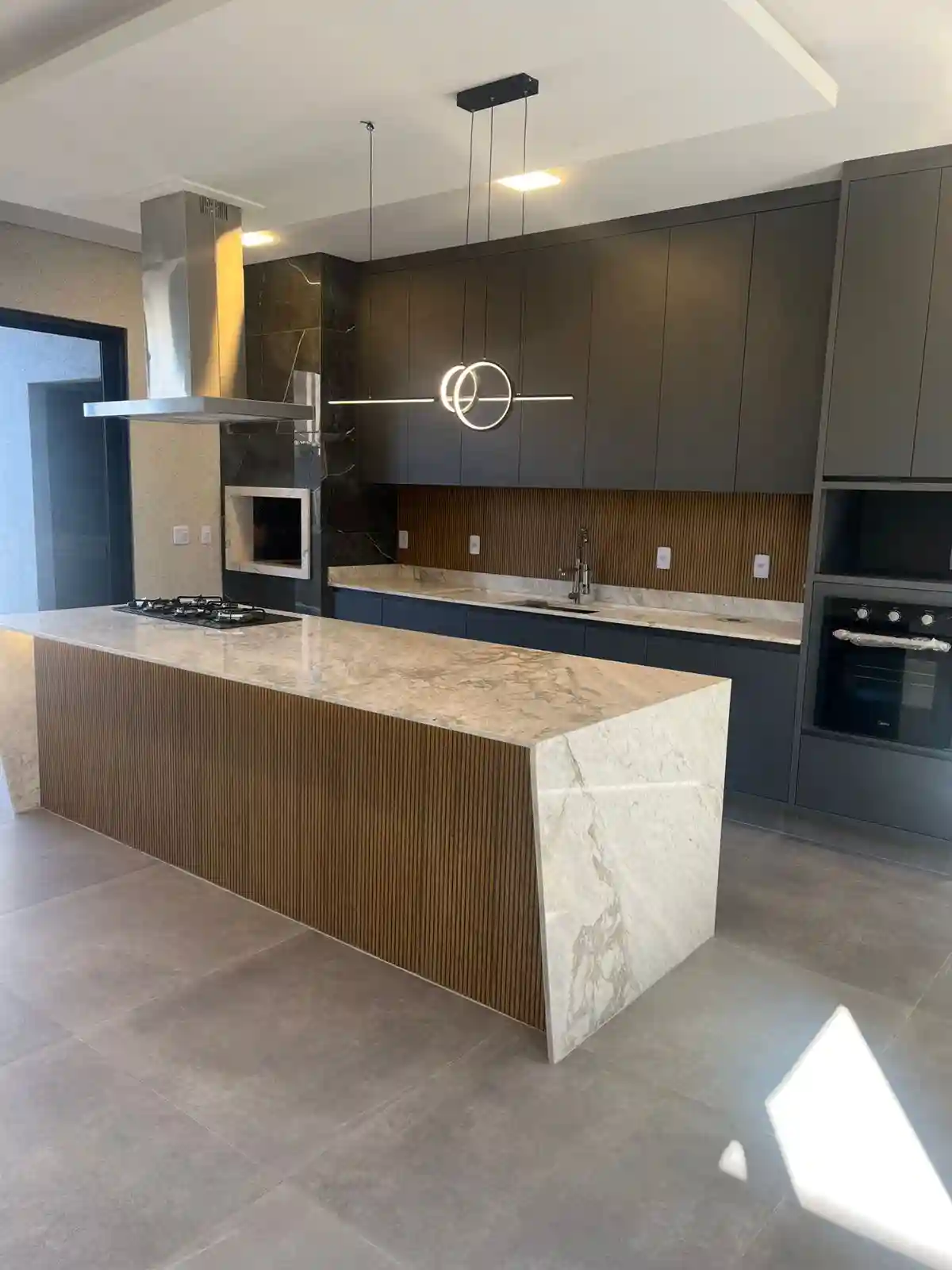 Casa de Condomínio com 3 quartos à venda, 275m² — foto 3 de 13