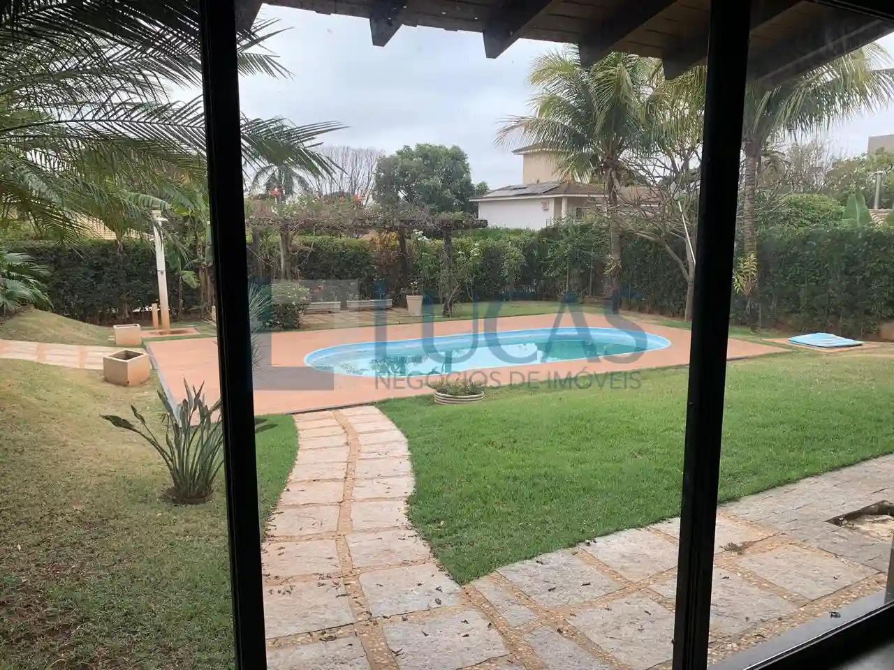Casa de Condomínio com 4 quartos à venda, 340m² — foto 1 de 42