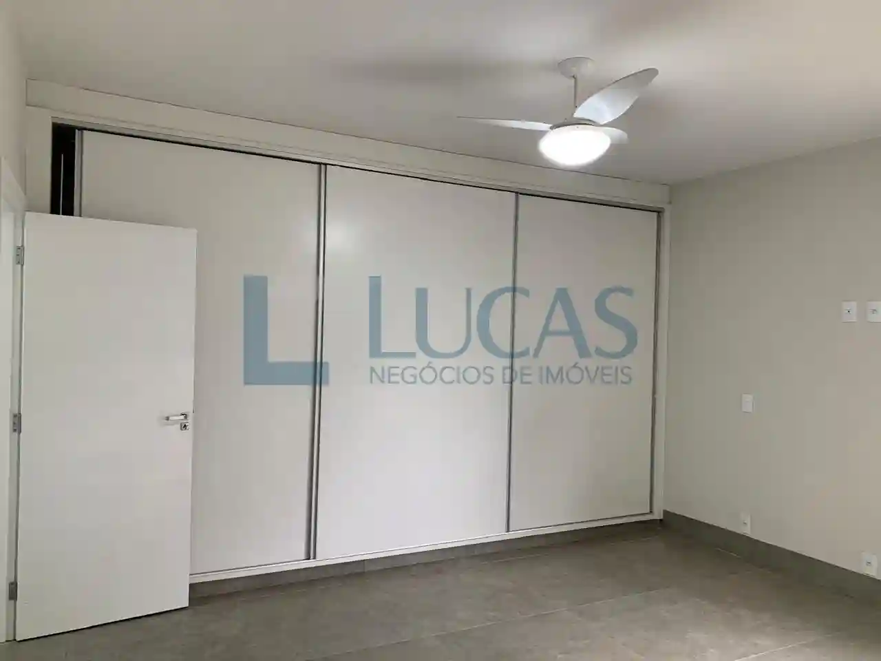 Casa de Condomínio com 4 quartos à venda, 340m² — foto 15 de 42