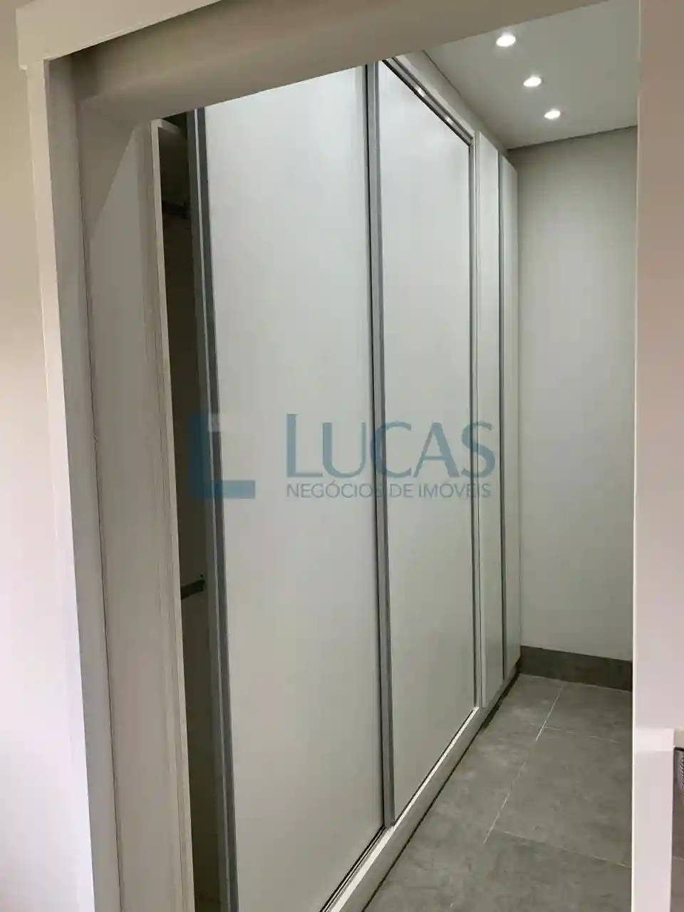 Casa de Condomínio com 4 quartos à venda, 340m² — foto 18 de 42