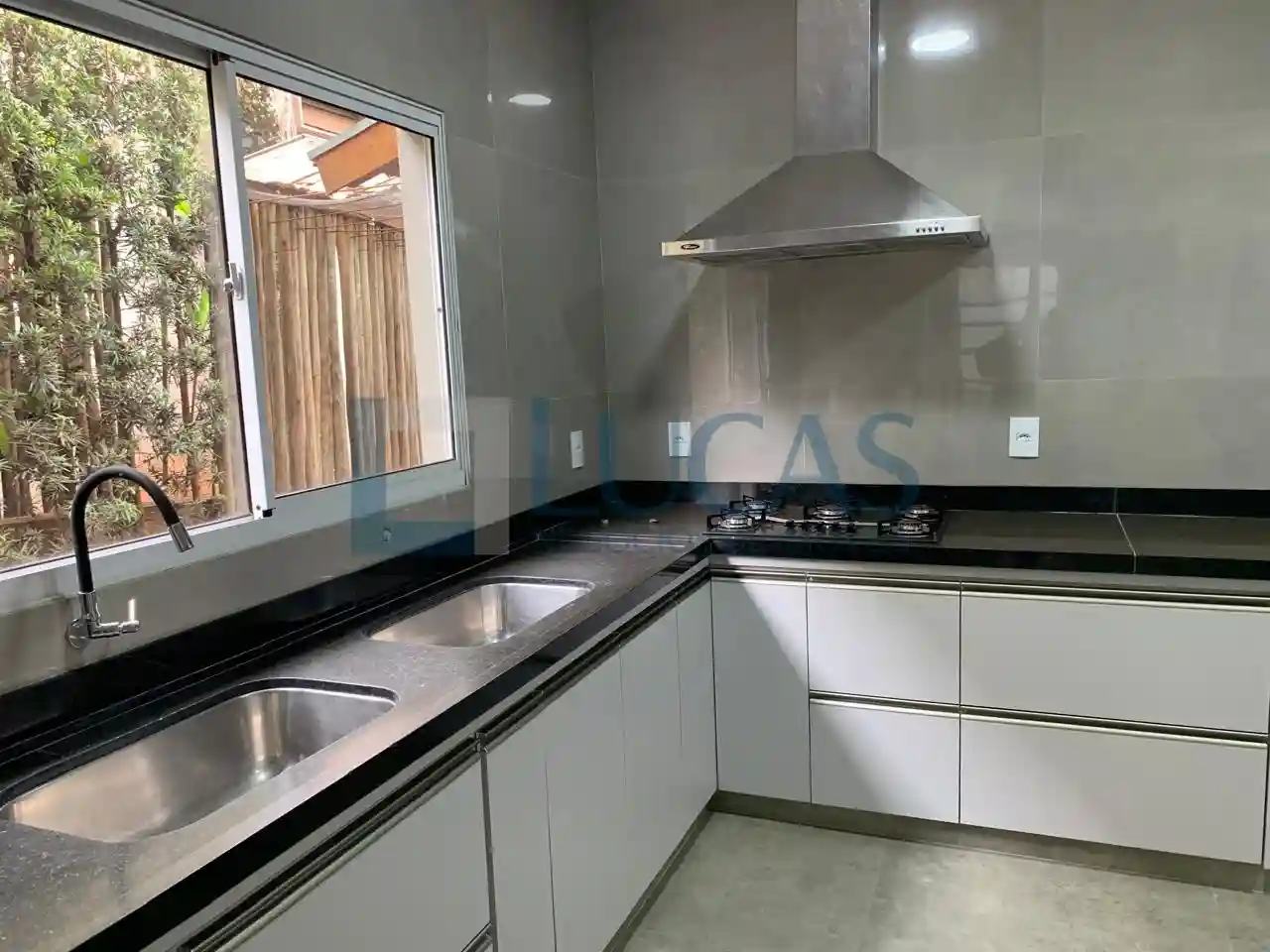 Casa de Condomínio com 4 quartos à venda, 340m² — foto 16 de 42