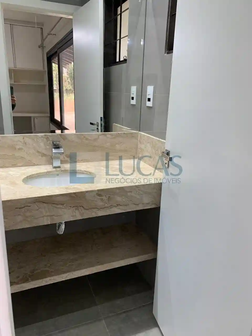 Casa de Condomínio com 4 quartos à venda, 340m² — foto 11 de 42