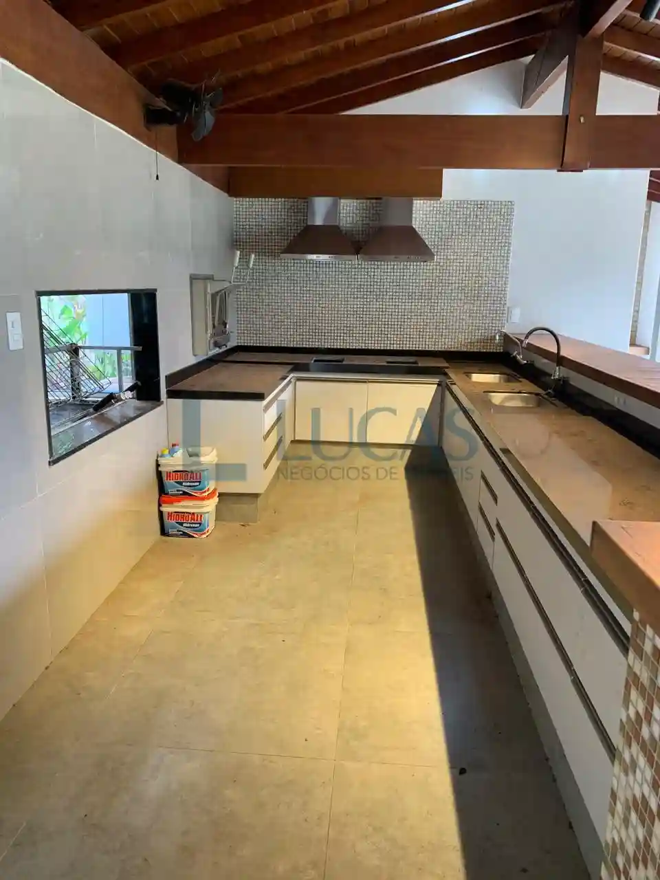 Casa de Condomínio com 4 quartos à venda, 340m² — foto 3 de 42