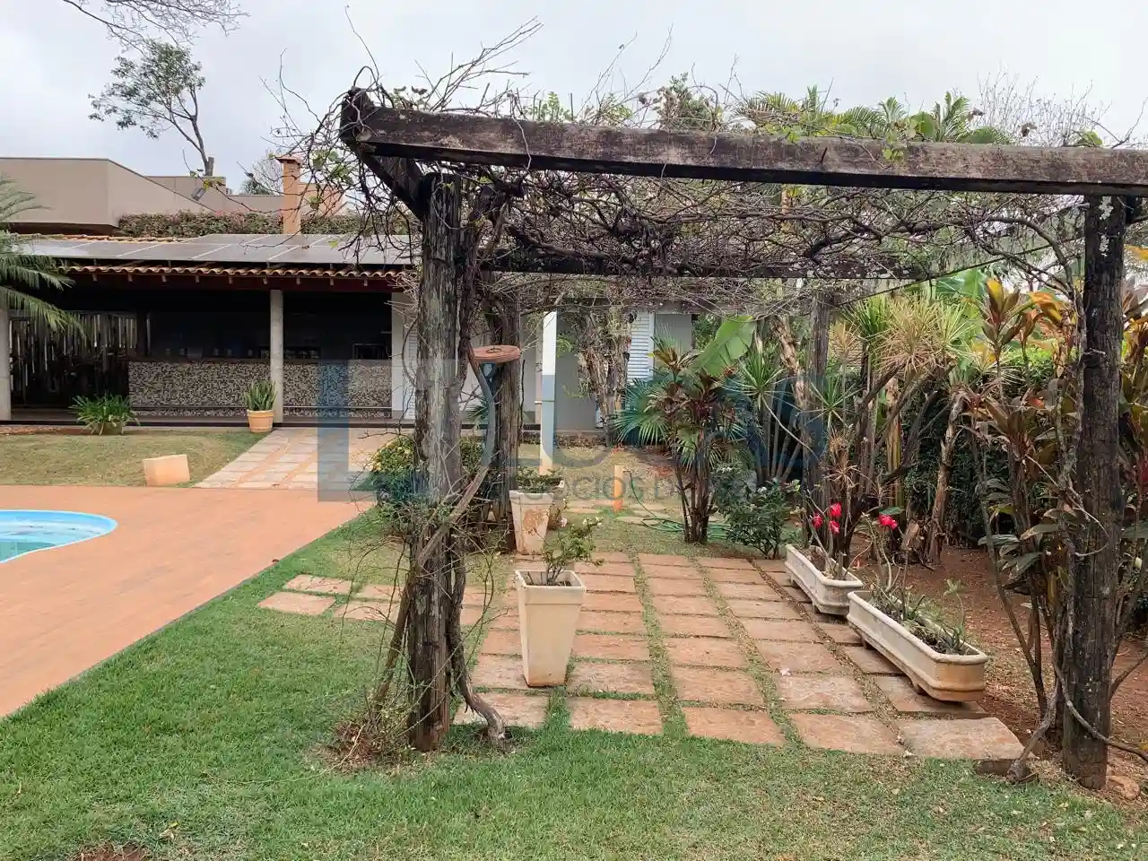Casa de Condomínio com 4 quartos à venda, 340m² — foto 4 de 42