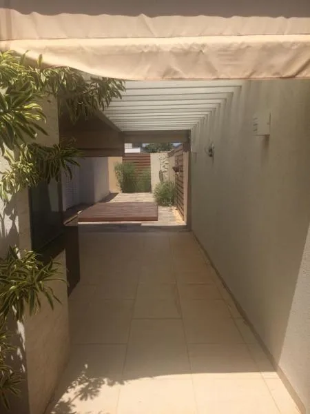 Casa de Condomínio com 4 quartos à venda, 450m² — foto 2 de 13