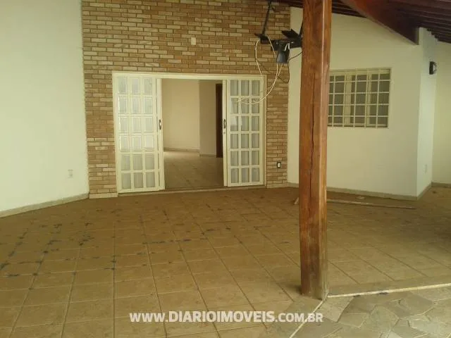 Casa à venda — foto 3 de 3