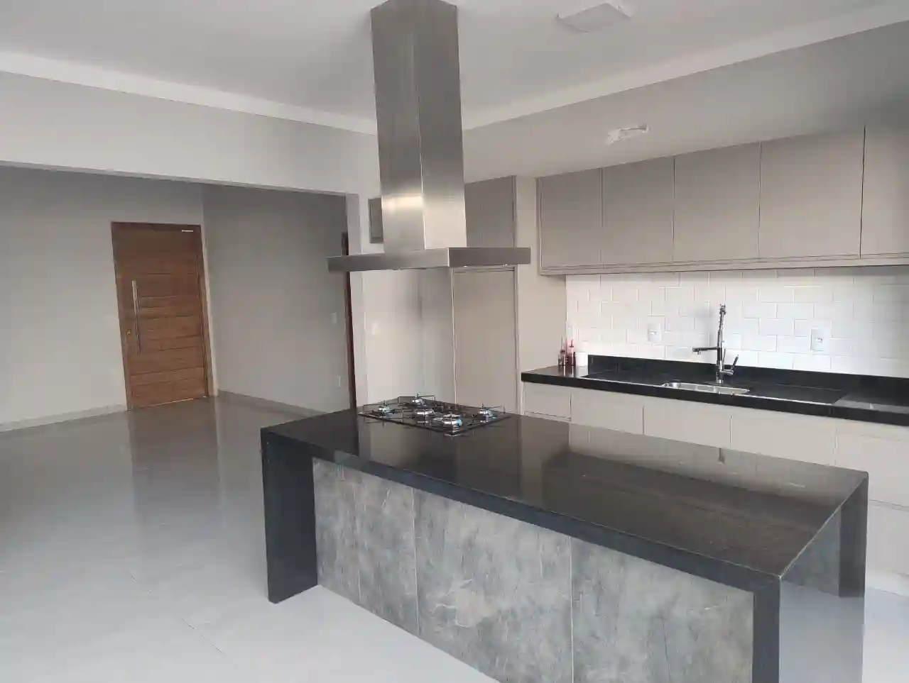 Casa de Condomínio com 3 quartos à venda, 258m² — foto 3 de 15