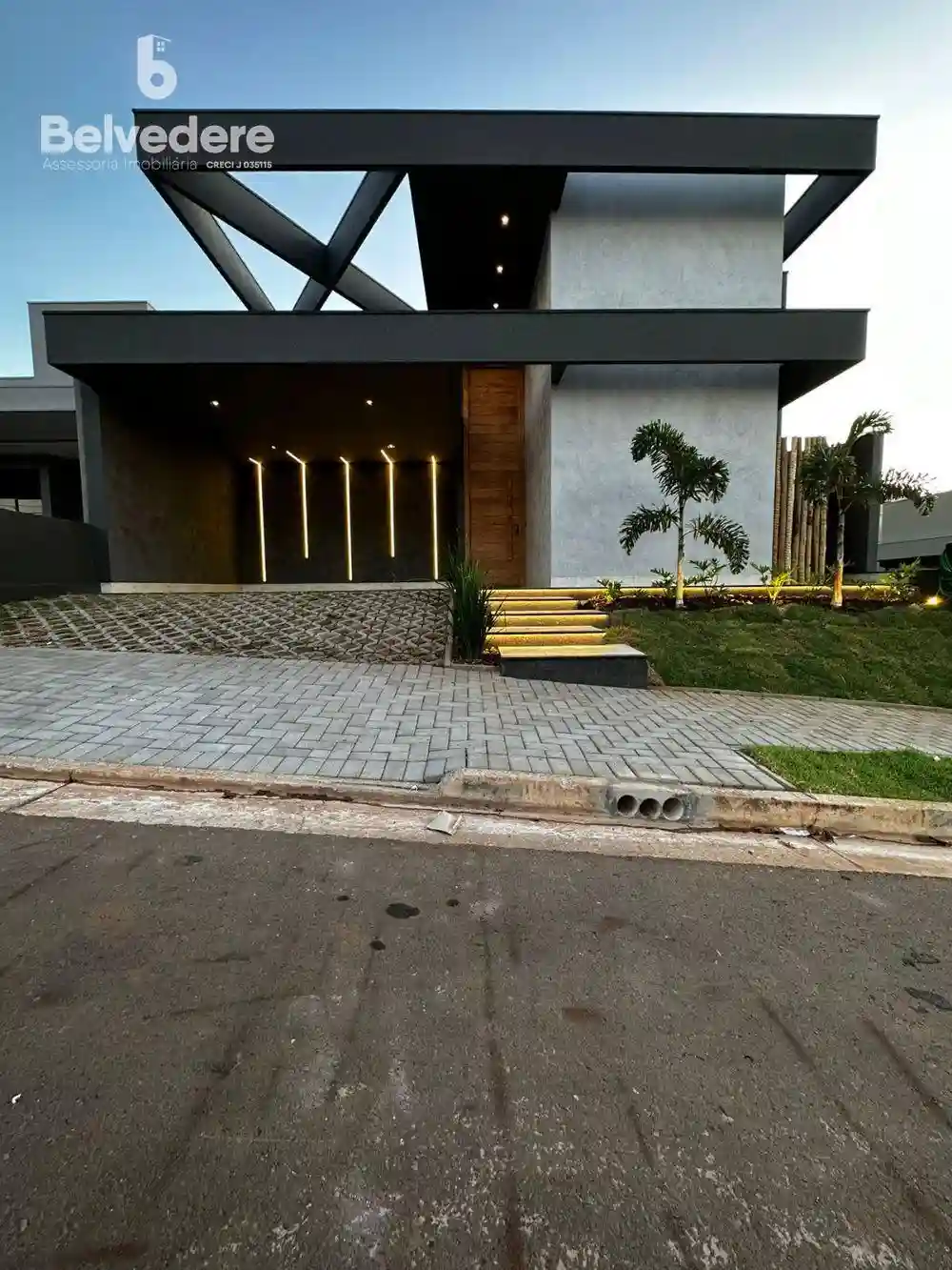 Casa de Condomínio com 3 quartos à venda, 253m² — foto 1 de 15