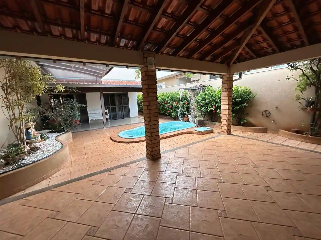 Casa de Condomínio com 4 quartos à venda, 462m² — foto 2 de 36