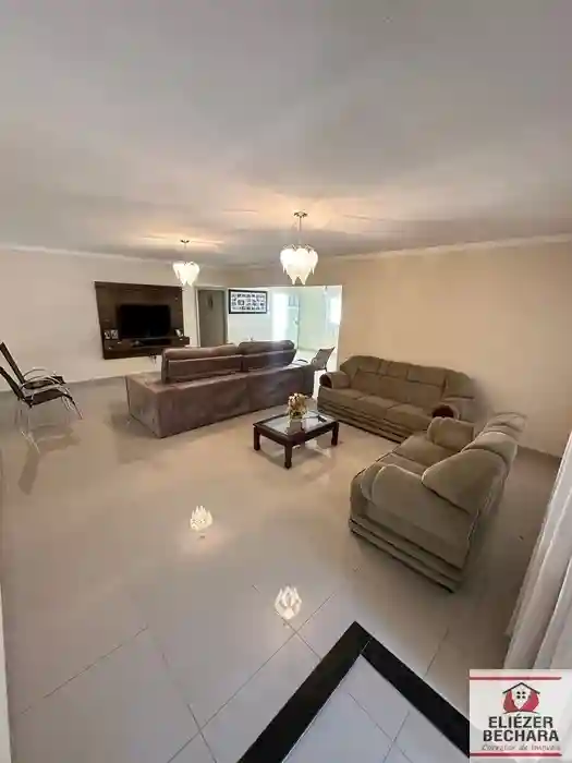 Casa com 3 quartos à venda, 280m² — foto 2 de 28
