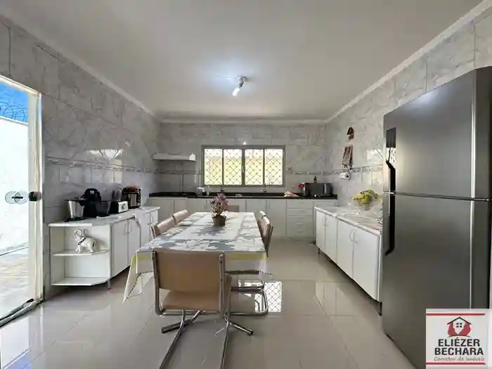 Casa com 3 quartos à venda, 280m² — foto 13 de 28