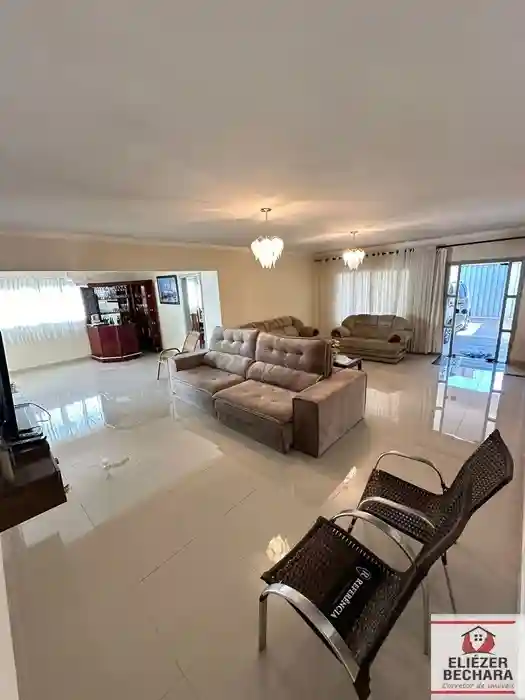 Casa com 3 quartos à venda, 280m² — foto 3 de 28