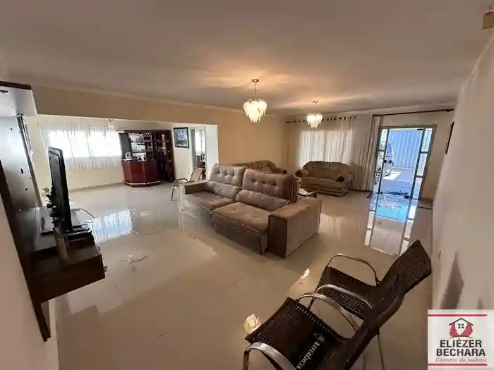 Casa com 3 quartos à venda, 280m² — foto 1 de 28