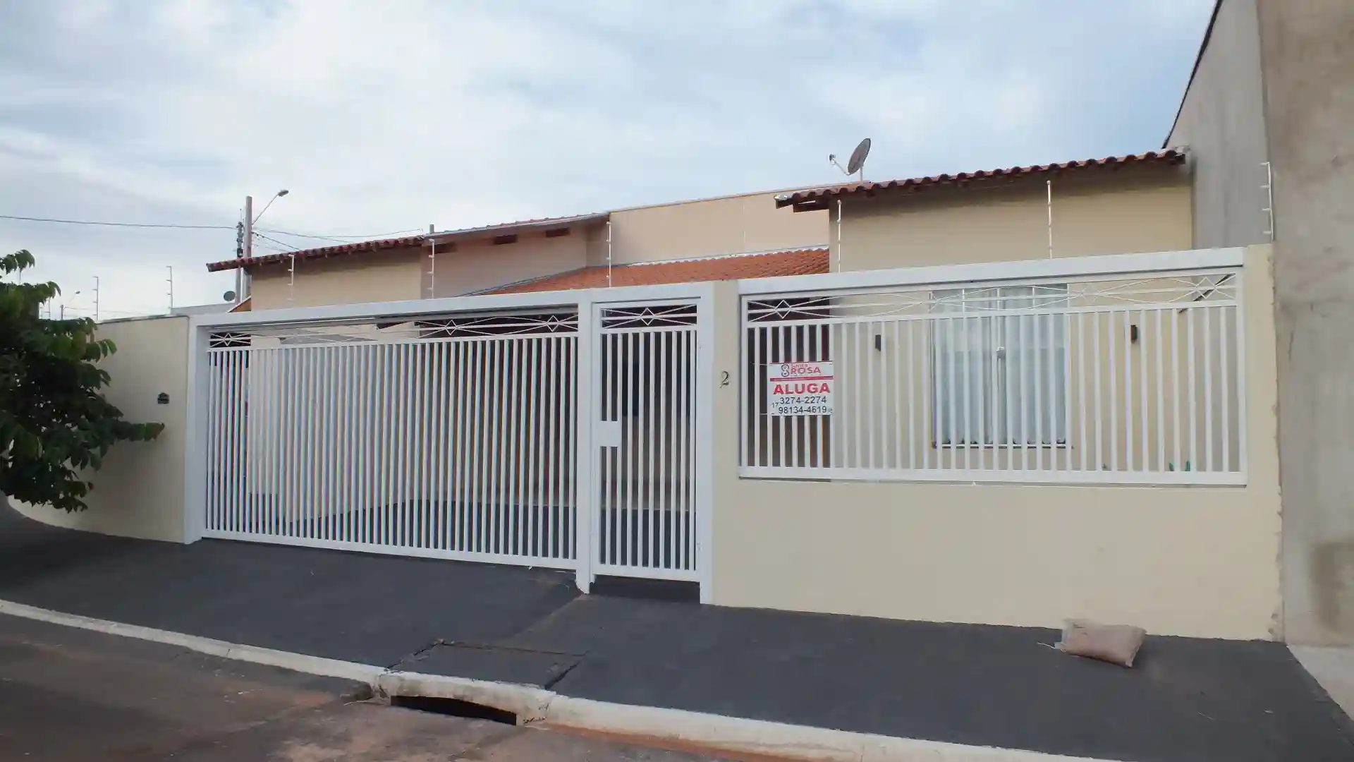 Casa com 3 quartos à venda, 310m² — foto 2 de 10