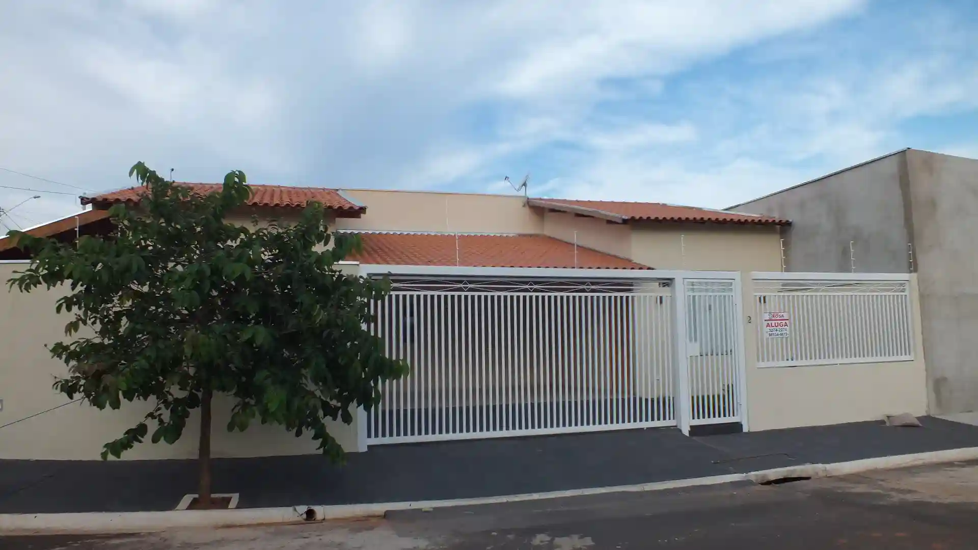 Casa com 3 quartos à venda, 310m² — foto 1 de 10