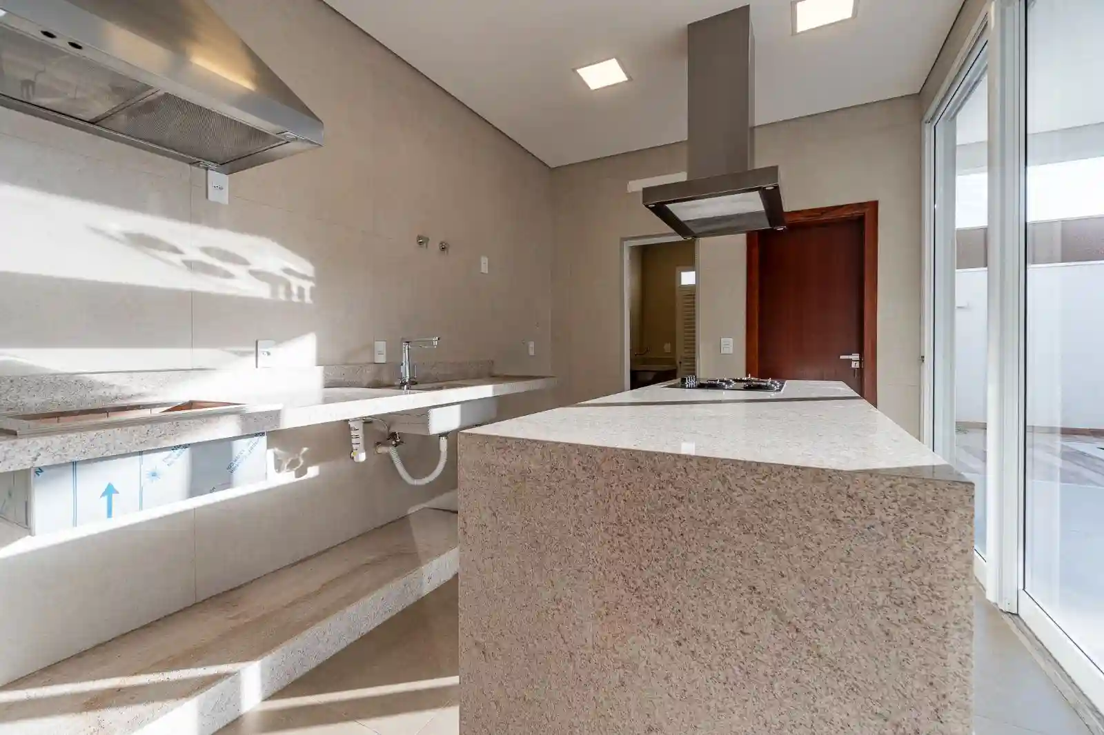 Casa de Condomínio com 3 quartos à venda, 300m² — foto 11 de 16