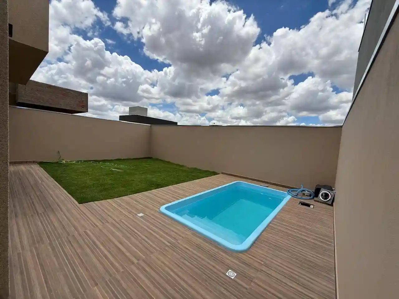 Casa com 2 quartos à venda, 203m² — foto 2 de 29