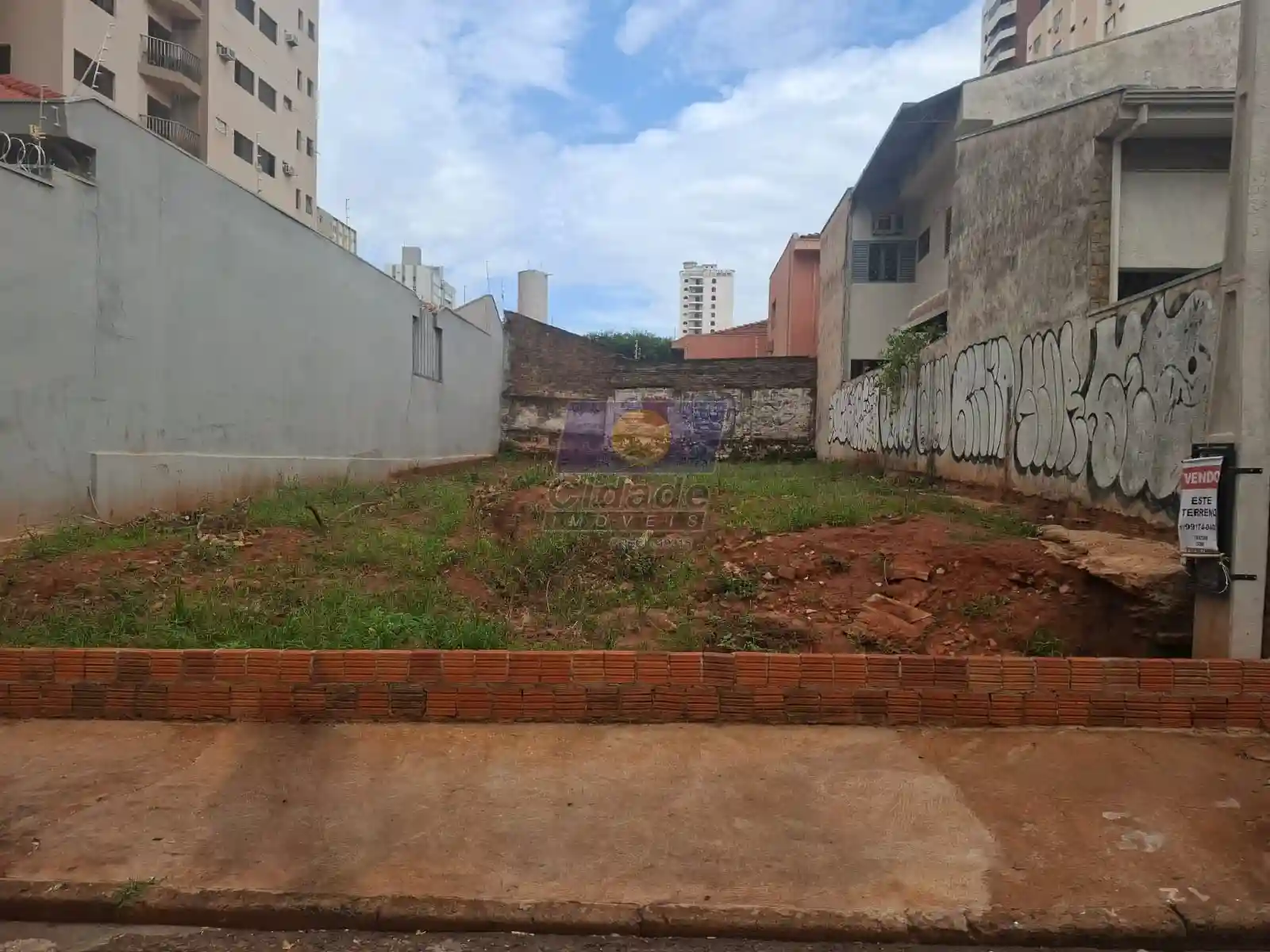 Terreno / Lote / Condomínio  à venda, 162m² — foto 1 de 2