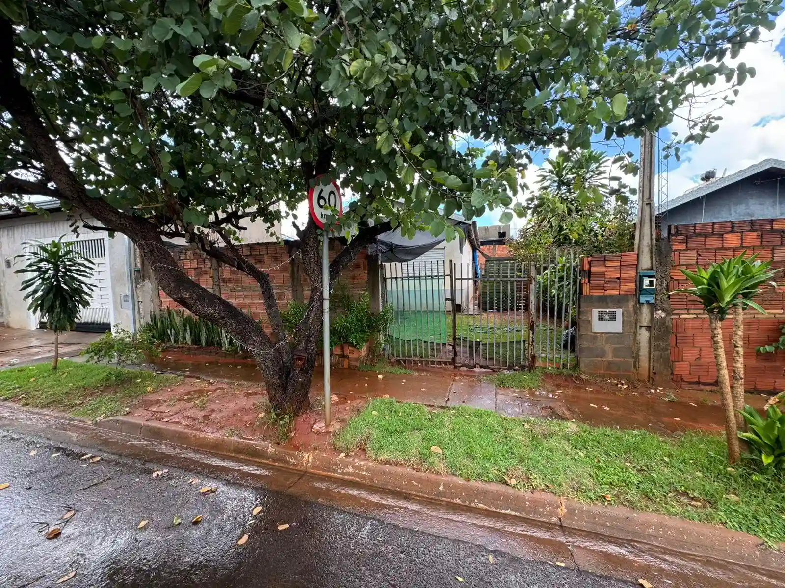 Casa com 2 quartos à venda, 200m² — foto 1 de 22