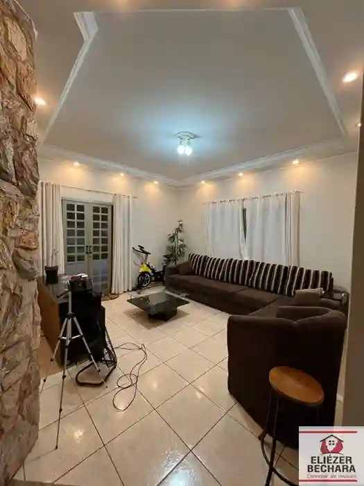 Casa com 3 quartos à venda, 220m² — foto 1 de 18