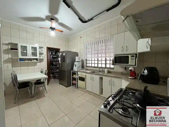 Casa com 3 quartos à venda, 220m² — foto 15 de 18