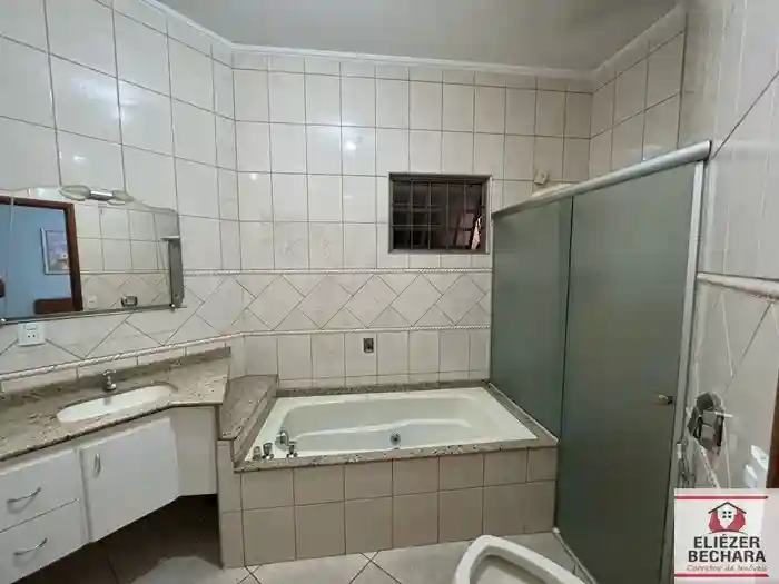 Casa com 3 quartos à venda, 220m² — foto 16 de 18