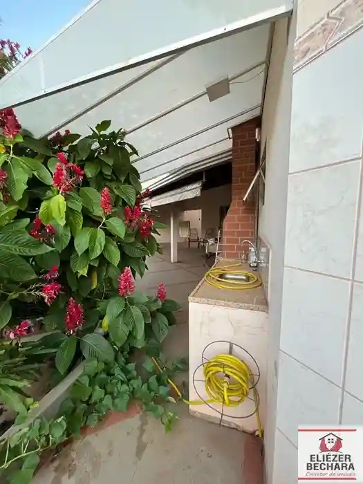 Casa com 3 quartos à venda, 220m² — foto 3 de 18