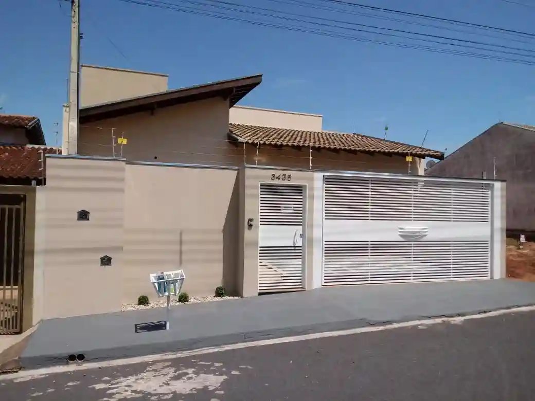 Casa com 3 quartos à venda, 145m² — foto 1 de 23