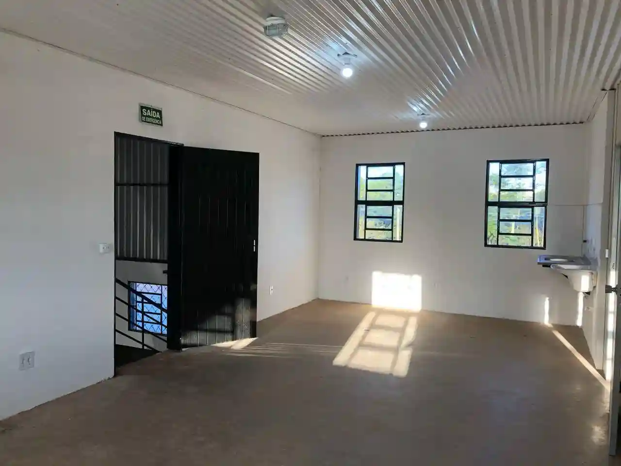 Galpão / Depósito / Armazém  para aluguel, 1250m² — foto 2 de 11