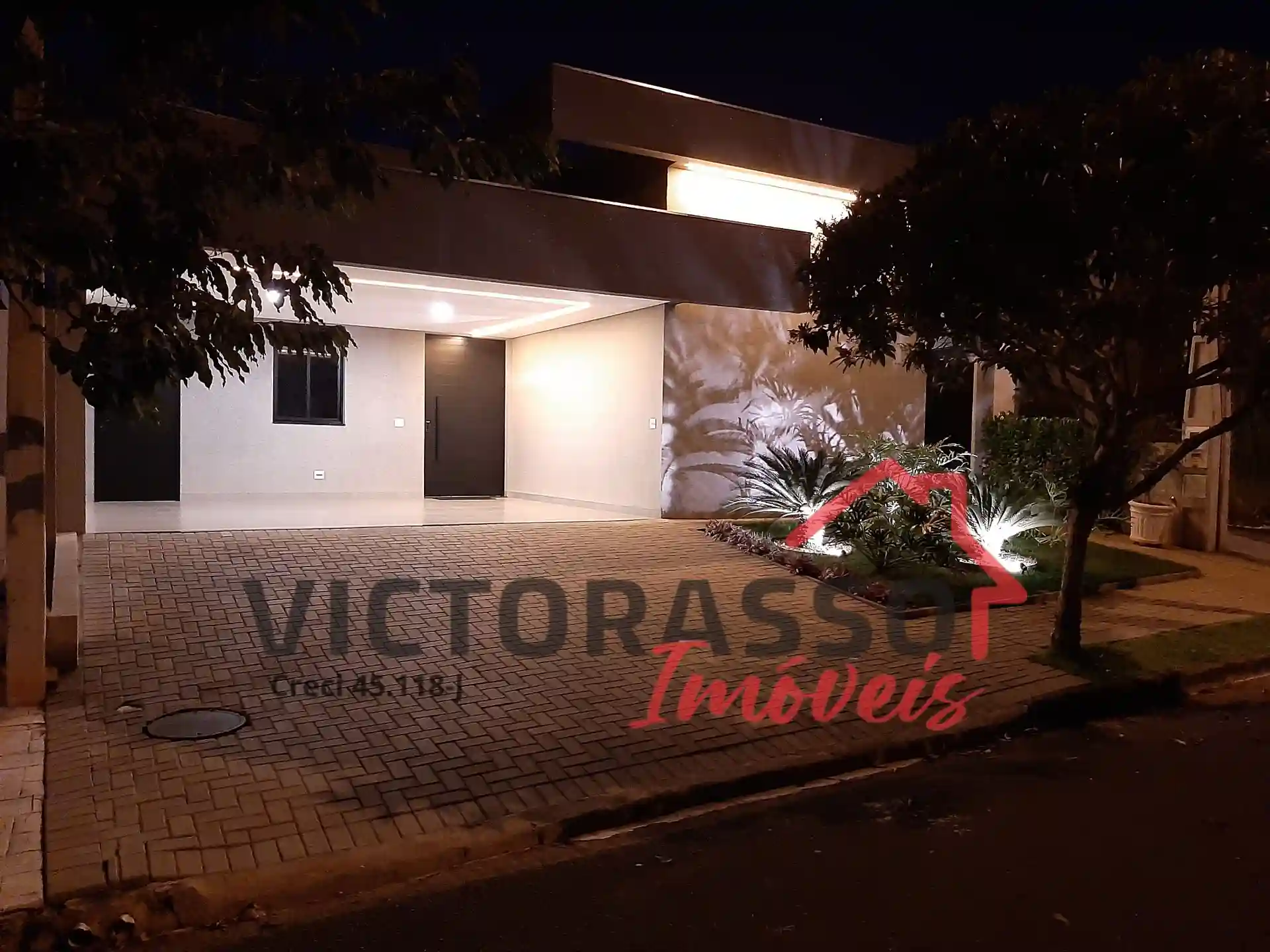 Casa com 3 quartos à venda, 360m² — foto 2 de 18