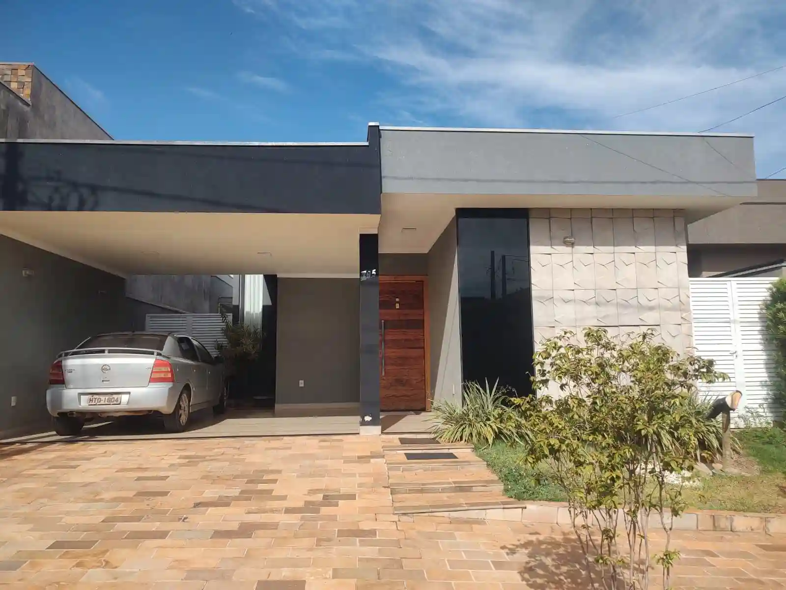 Casa de Condomínio com 3 quartos à venda, 253m² — foto 2 de 17