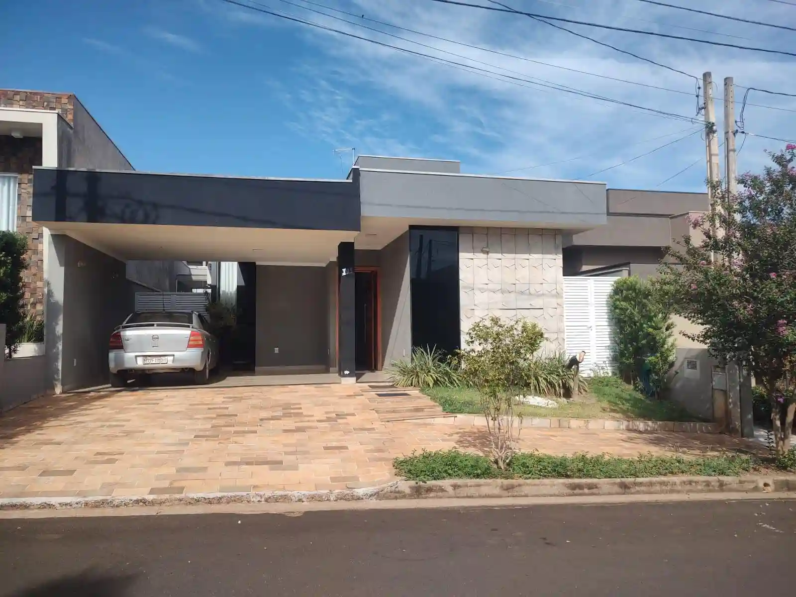 Casa de Condomínio com 3 quartos à venda, 253m² — foto 1 de 17
