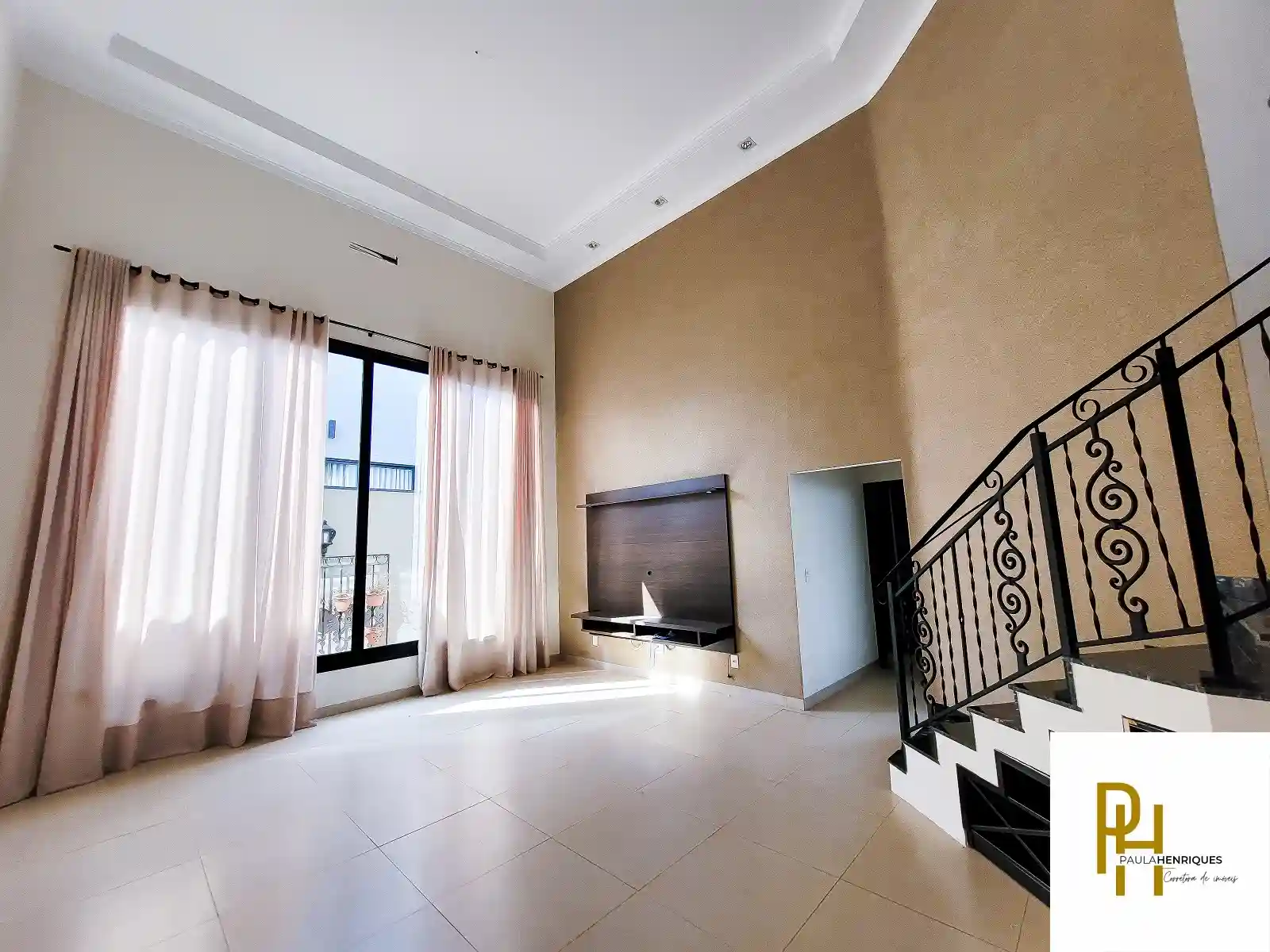 Casa de Condomínio com 3 quartos à venda, 253m² — foto 2 de 28