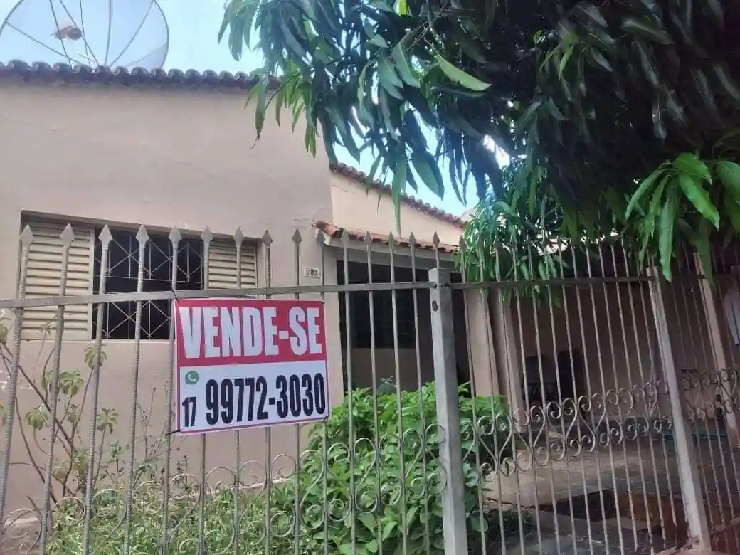 Casa com 3 quartos à venda, 220m² — foto 1 de 1