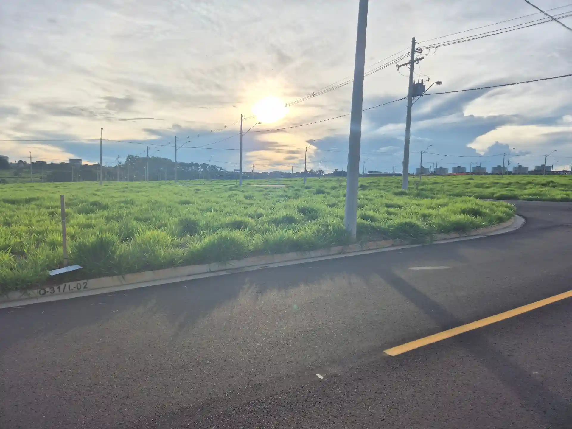 Terreno / Lote / Condomínio  à venda, 242m² — foto 4 de 5