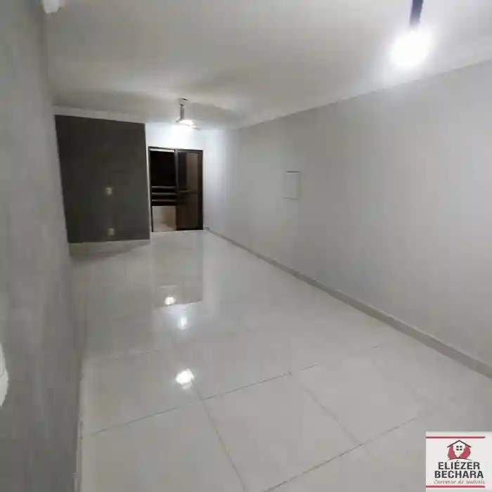 Apartamento com 2 quartos à venda, 70m² — foto 2 de 11