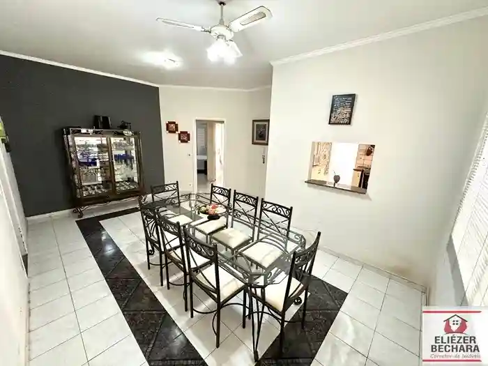 Casa com 3 quartos à venda, 300m² — foto 1 de 29