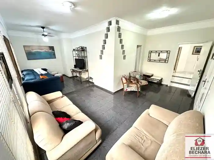 Casa com 3 quartos à venda, 300m² — foto 2 de 29