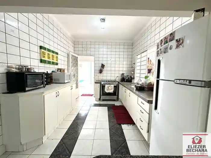 Casa com 3 quartos à venda, 300m² — foto 15 de 29
