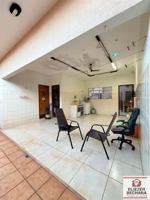 Casa com 3 quartos à venda, 280m² — foto 24 de 35
