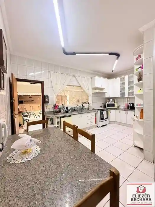 Casa com 3 quartos à venda, 280m² — foto 32 de 35