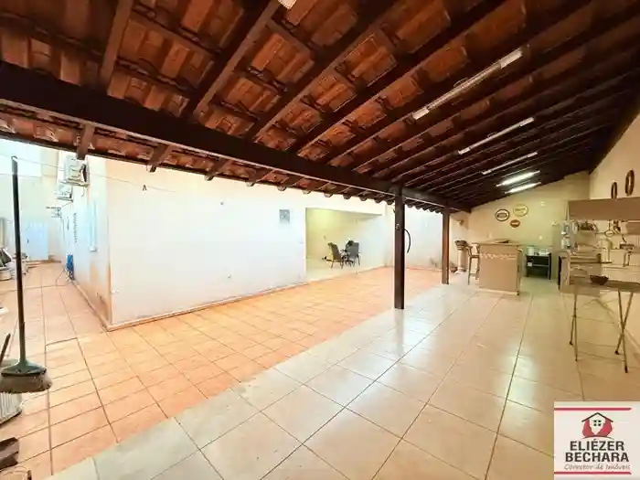 Casa com 3 quartos à venda, 280m² — foto 33 de 35