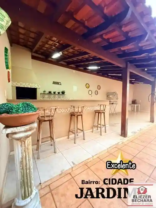 Casa com 3 quartos à venda, 280m² — foto 1 de 35