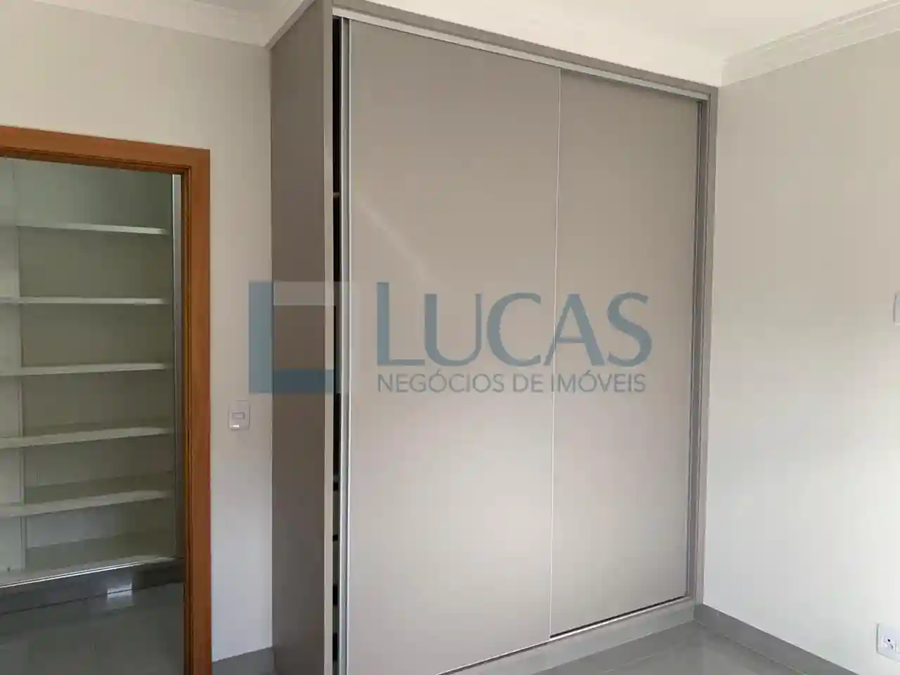 Casa de Condomínio com 3 quartos à venda, 185m² — foto 12 de 28