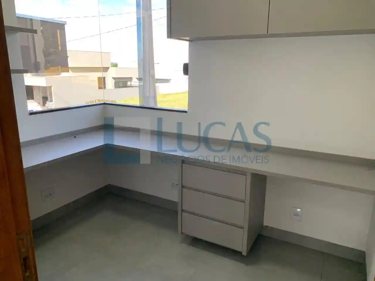 Casa de Condomínio com 3 quartos à venda, 185m² — foto 4 de 28