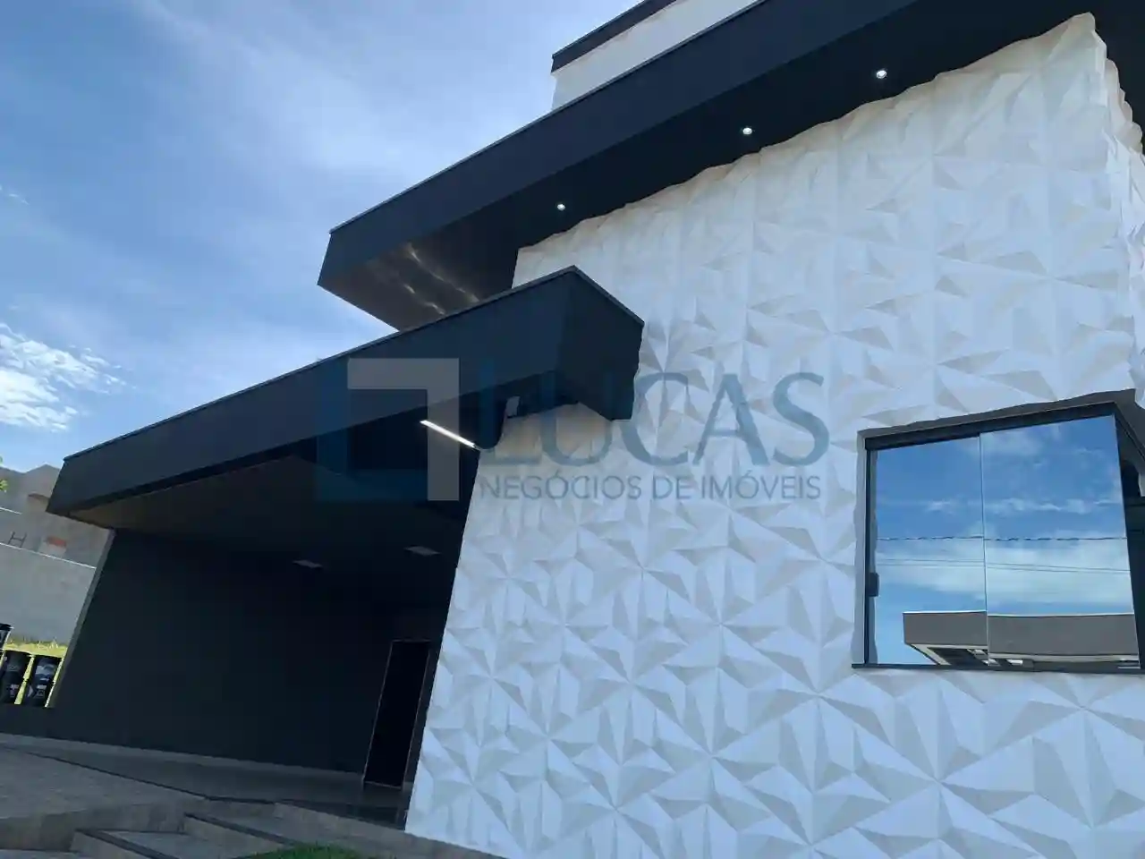 Casa de Condomínio com 3 quartos à venda, 185m² — foto 2 de 28