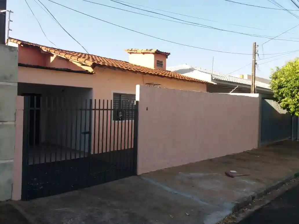 Casa à venda — foto 1 de 6