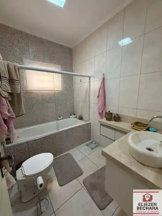 Casa com 3 quartos à venda, 290m² — foto 2 de 22