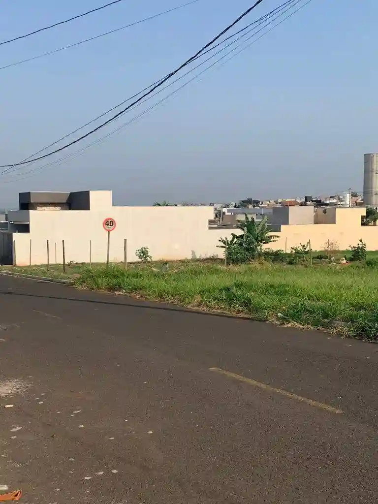 Terreno / Lote / Condomínio  à venda, 200m² — foto 1 de 3