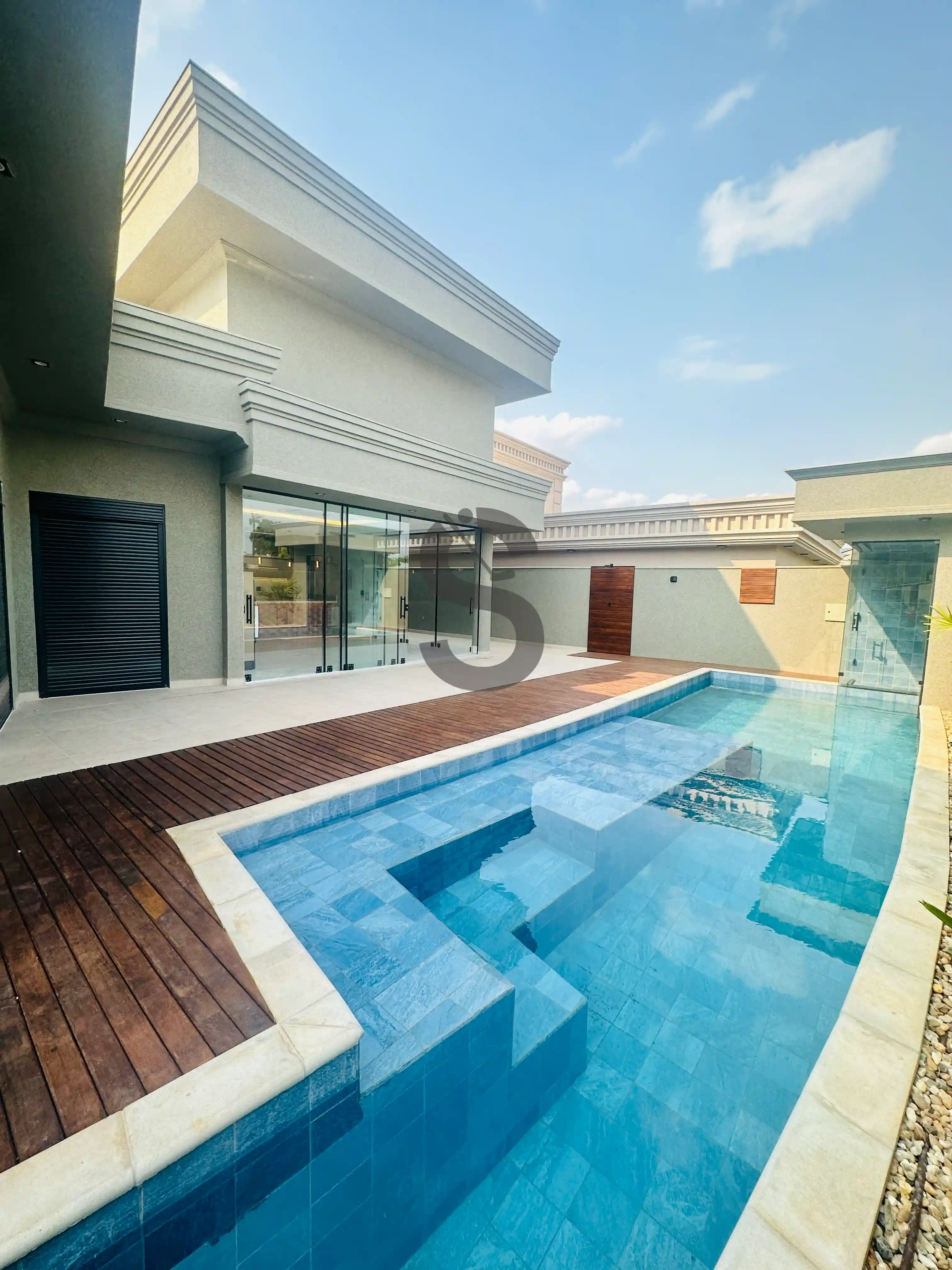 Casa de Condomínio com 4 quartos à venda, 320m² — foto 1 de 21